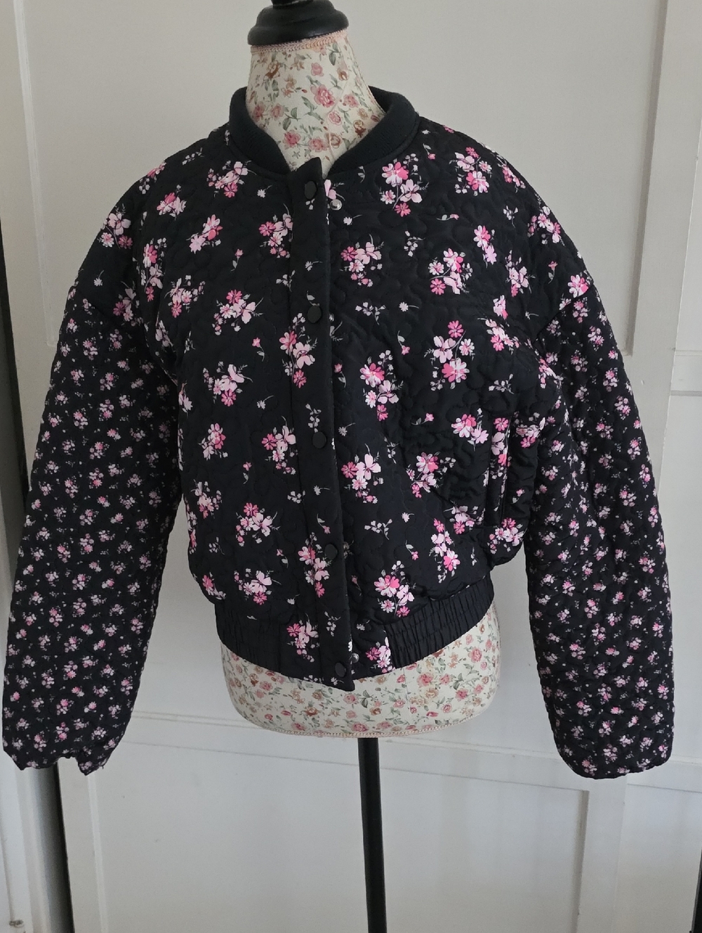 Rebel Veil Women's Black Floral Quilted Bomber Jacket - Pink Flower Print XL